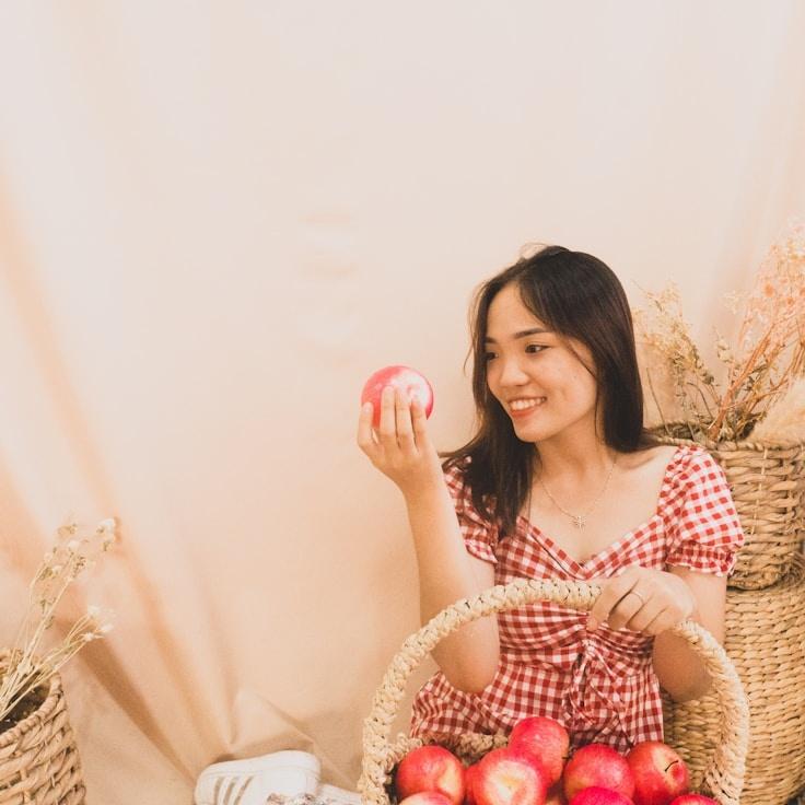 Giulia Conti - Founder of VelvetTopazLinen