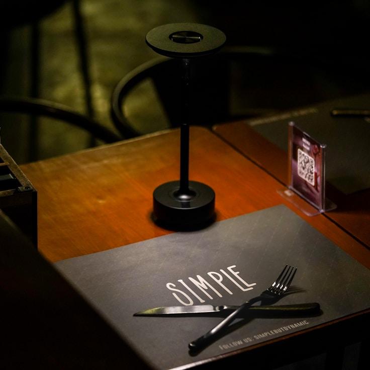 Casual restaurant with booth seating